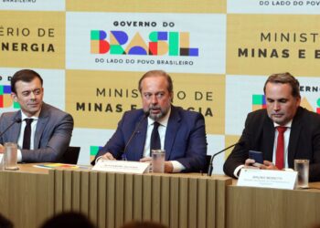 Governo cria subsídio de até R$ 0,89 para segurar preço da gasolina