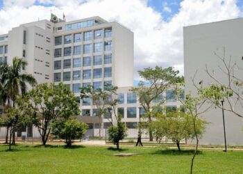 PM retira estudantes da reitoria da USP