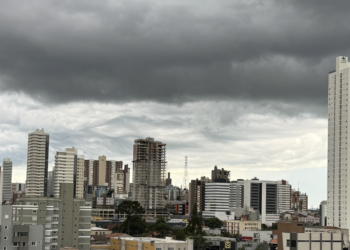 Paraná recebe aviso de chuvas intensas com ventos de até 100 km/h; veja cidades sob alerta e a previsão do tempo