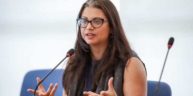 Demanda por trabalhadores mantém mercado resiliente, avalia IBGE