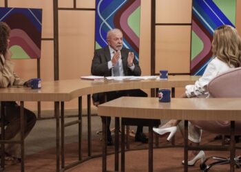 Lula diz que monitora preço dos combustíveis todos os dias