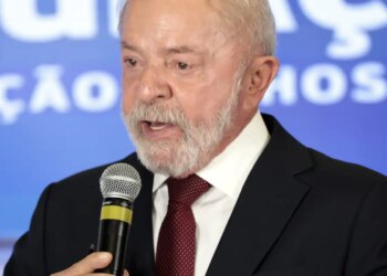 Lula inicia radioterapia após retirada de lesão no couro cabeludo