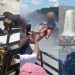 Turistas atrás de chapéu, celular e até foto com bebê: relembre episódios de imprudência nas Cataratas do Iguaçu